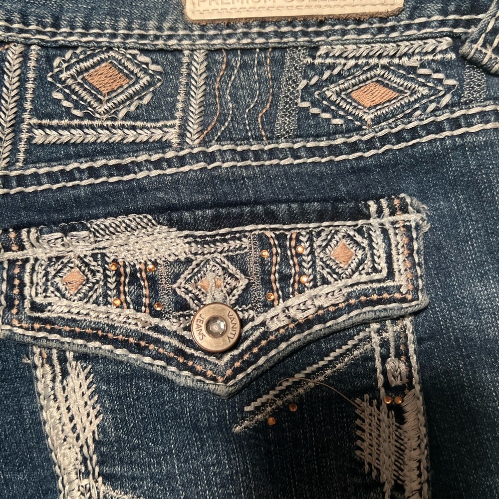 Vanity Blue Embroidered Capri Jeans